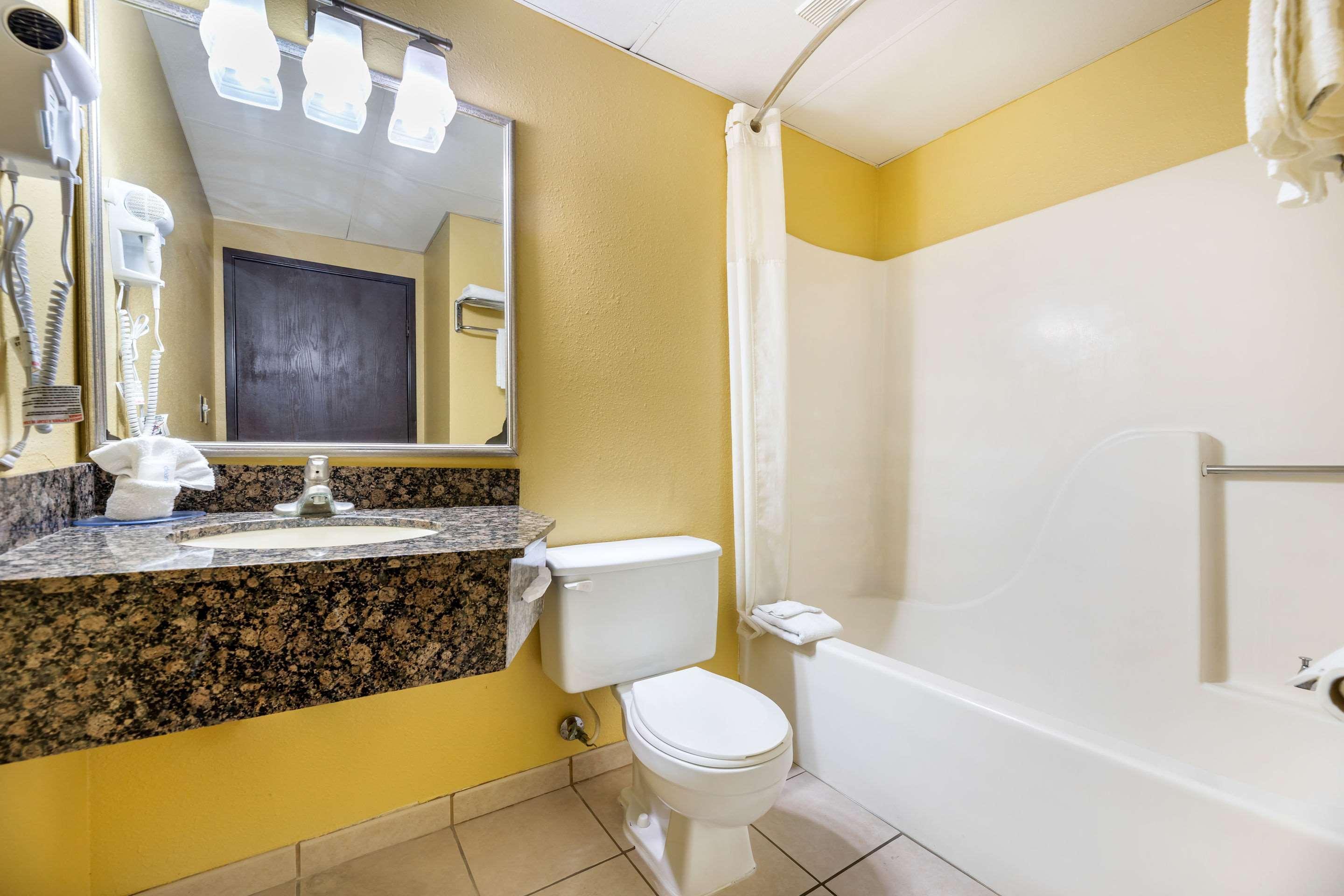 Rodeway Inn South Hutchinson Zewnętrze zdjęcie