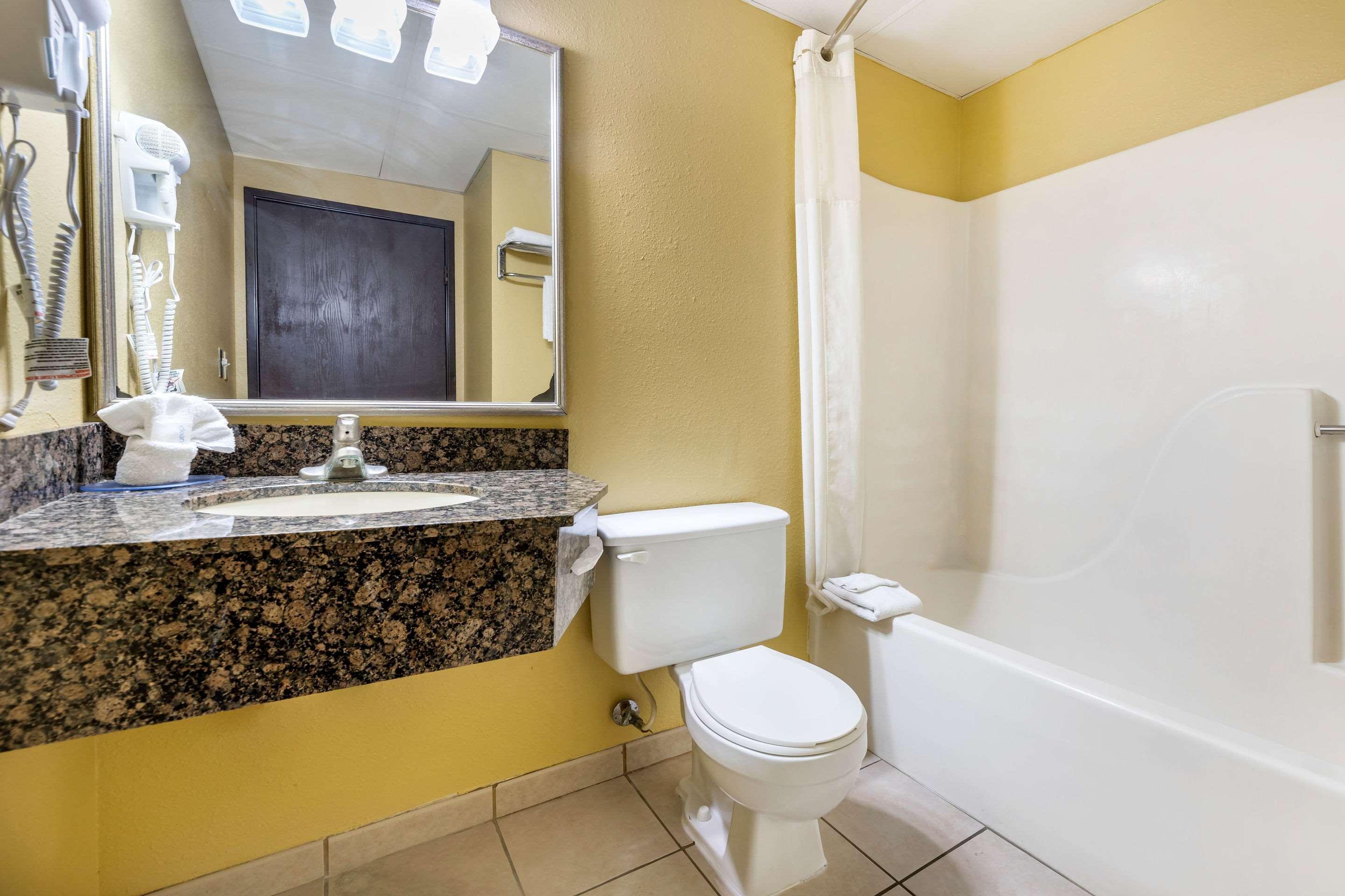 Rodeway Inn South Hutchinson Zewnętrze zdjęcie