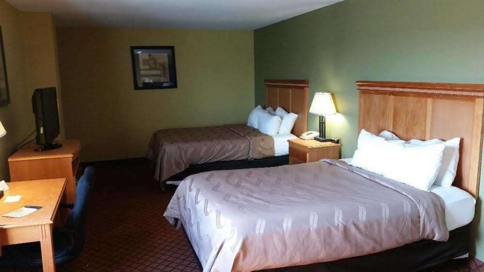Rodeway Inn South Hutchinson Zewnętrze zdjęcie